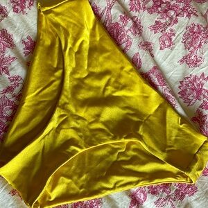 SIZE LARGE. NWOT